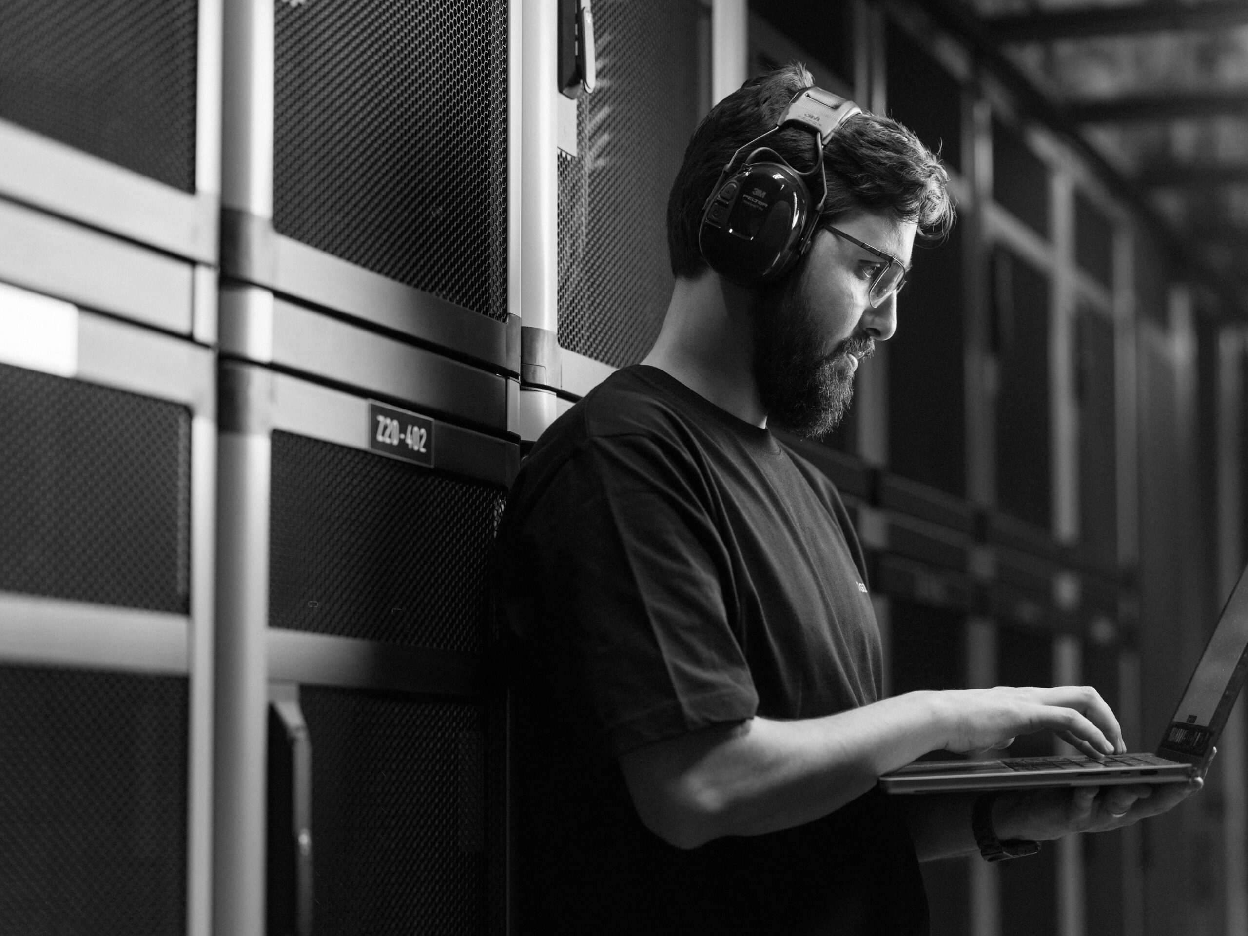 Busy exhibition floor at CloudFest 2026 with infrastructure professionals, MSPs, and vendors discussing cloud and data center solutions.